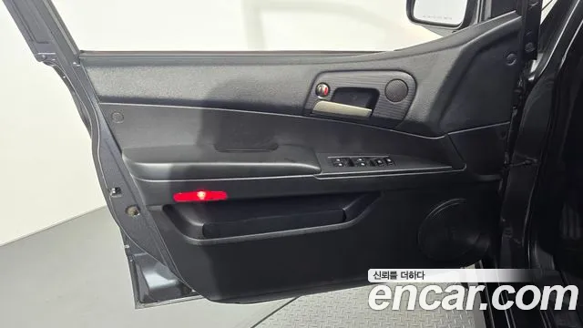 KGM Korando 2016 thumb 6