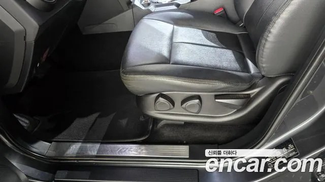 KGM Korando 2016 thumb 11