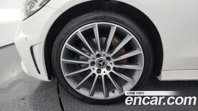 Mercedes-Benz C-Class 2019 thumb 10