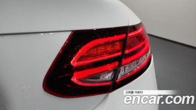 Mercedes-Benz C-Class 2019 thumb 2