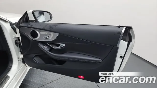 Mercedes-Benz C-Class 2019 thumb 4