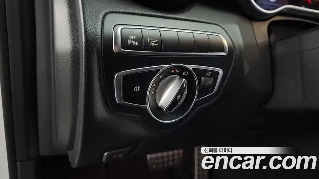 Mercedes-Benz C-Class 2019 thumb 5
