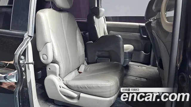 Kia Canival 2012 thumb 9
