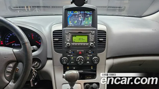 Kia Canival 2012 thumb 10