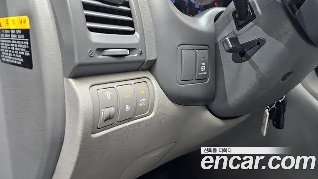 Kia Canival 2012 thumb 11