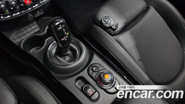 Mini Cooper Clubman 2020 thumb 10