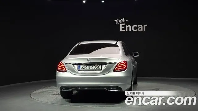 Mercedes-Benz C-Class 2017 thumb 7