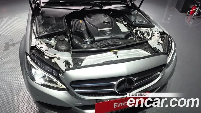 Mercedes-Benz C-Class 2017 thumb 9