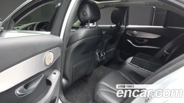 Mercedes-Benz C-Class 2017 thumb 8