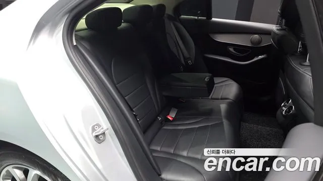 Mercedes-Benz C-Class 2017 thumb 10