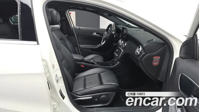 Mercedes-Benz A-Class 2016 thumb 8