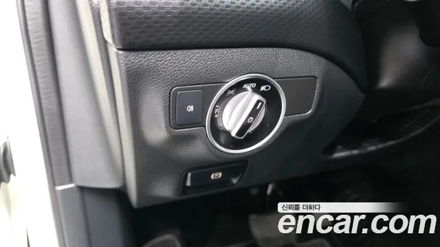 Mercedes-Benz A-Class 2016 thumb 7