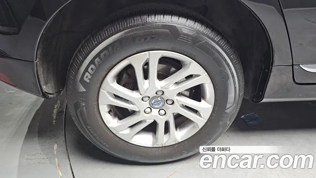Volvo XC60 2017 thumb 5
