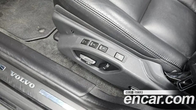 Volvo XC60 2017 thumb 4