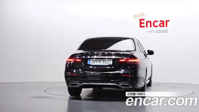 Mercedes-Benz E-Class 2023 thumb 7