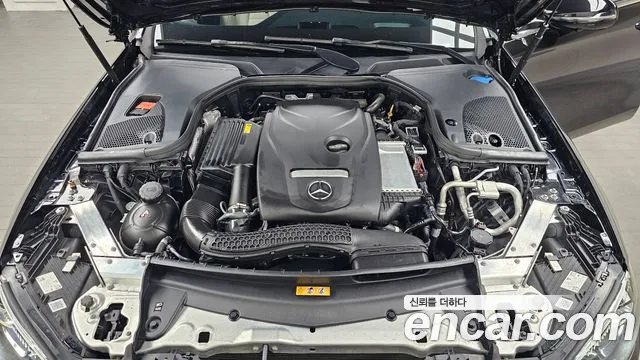 Mercedes-Benz E-Class 2023 thumb 4