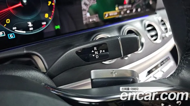 Mercedes-Benz E-Class 2023 thumb 10