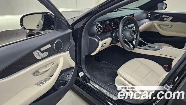 Mercedes-Benz E-Class 2023 thumb 9