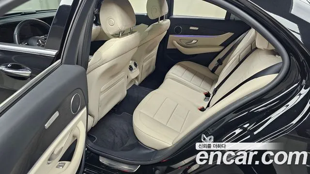Mercedes-Benz E-Class 2023 thumb 12