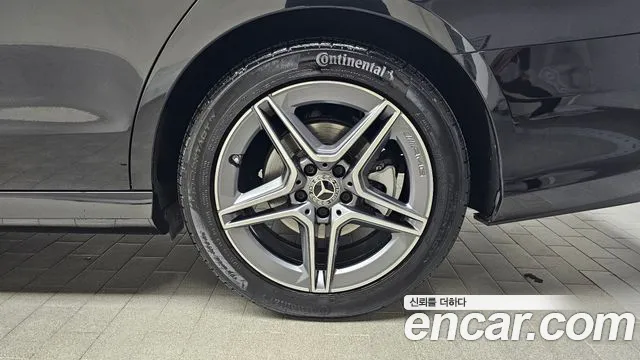 Mercedes-Benz E-Class 2023 thumb 2