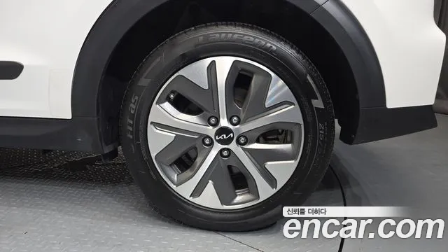 Kia Niro Plus 2022 thumb 3