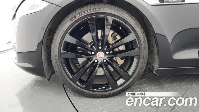 Jaguar XJ 2019 thumb 9