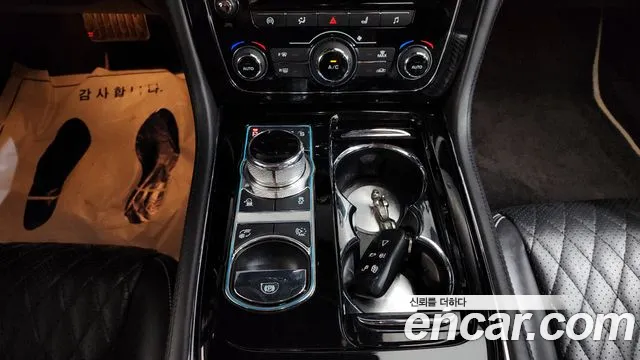 Jaguar XJ 2019 thumb 12
