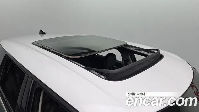 Mini Cooper Clubman 2018 thumb 10