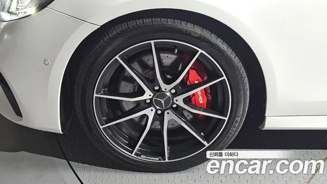 Mercedes-Benz E-Class 2017 thumb 11
