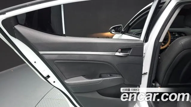 Hyundai Elantra 2019 thumb 3