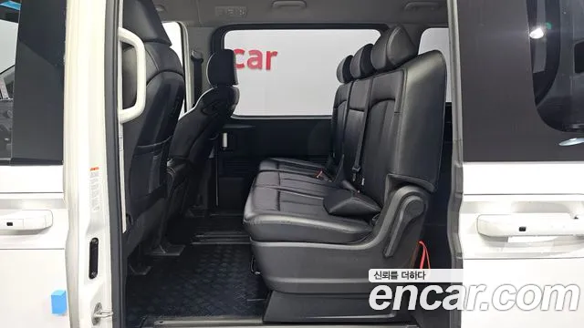 Hyundai Staria 2022 thumb 10