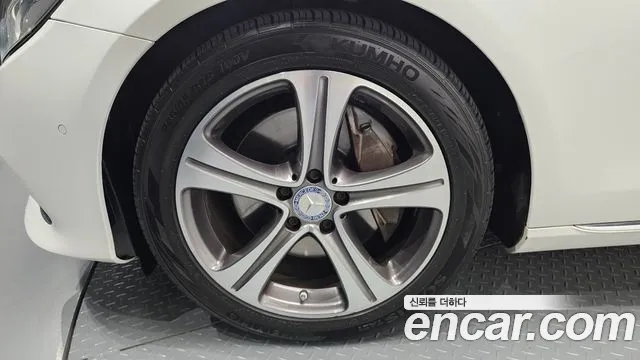 Mercedes-Benz E-Class 2016 thumb 2