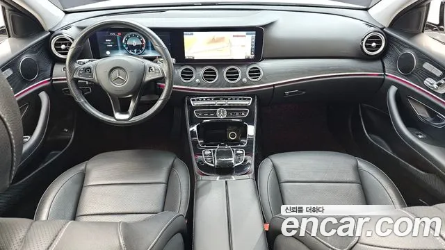 Mercedes-Benz E-Class 2016 thumb 12