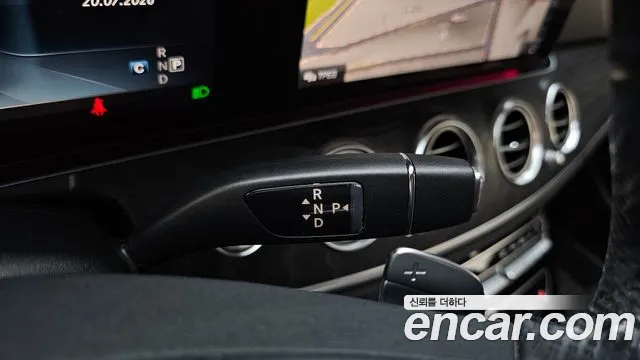 Mercedes-Benz E-Class 2016 thumb 3