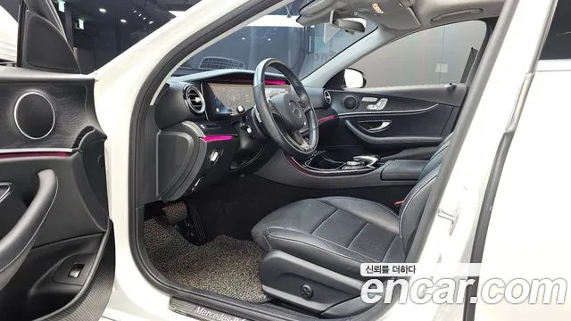 Mercedes-Benz E-Class 2016 thumb 11