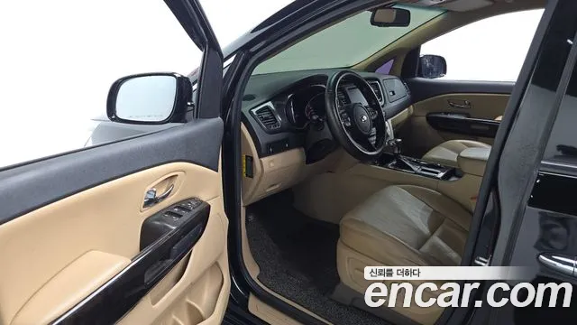 Kia Carnival 2018 thumb 11