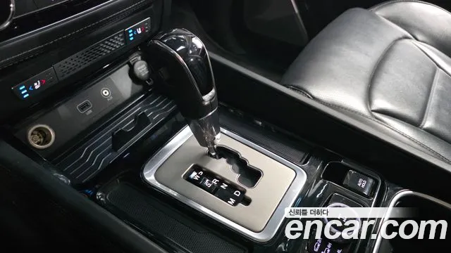 KGM Rexton 2018 thumb 12