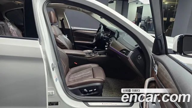 BMW 5 серии 2018 thumb 2