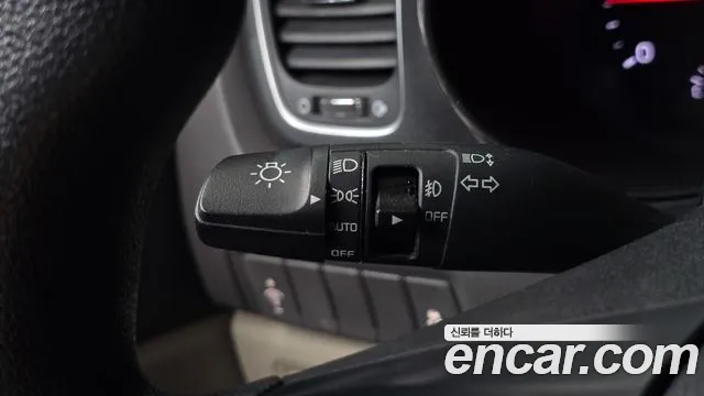 Kia Carnival 2015 thumb 4