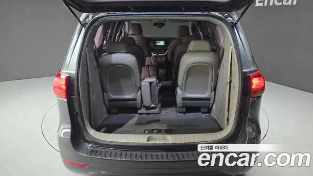 Kia Carnival 2015 thumb 6