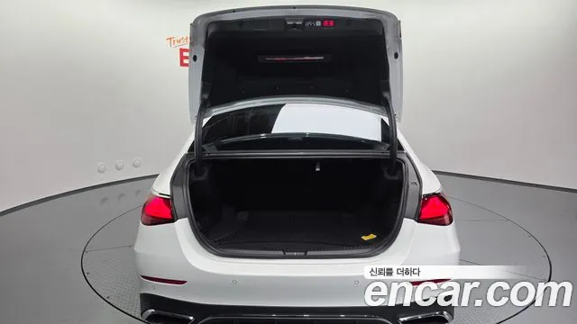 Mercedes-Benz E-Class 2026 thumb 7