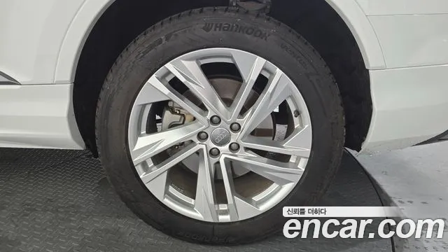 Audi Q7 2020 thumb 8