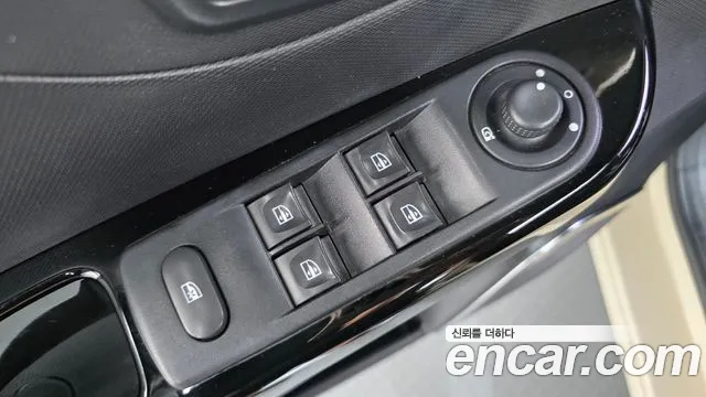 Renault QM3 2015 thumb 8