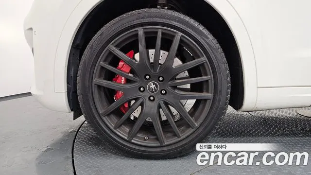 Maserati Levante 2022 thumb 3