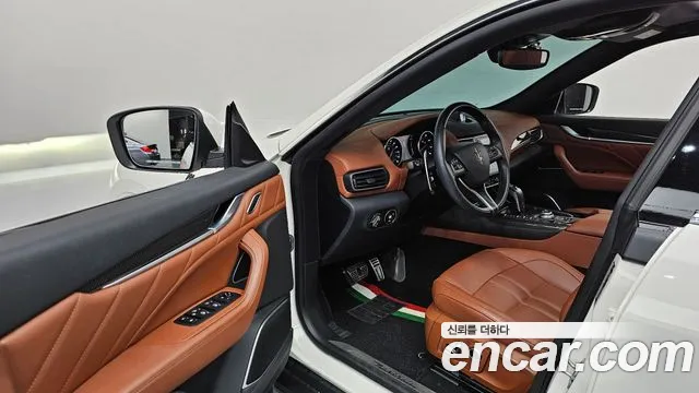 Maserati Levante 2022 thumb 11