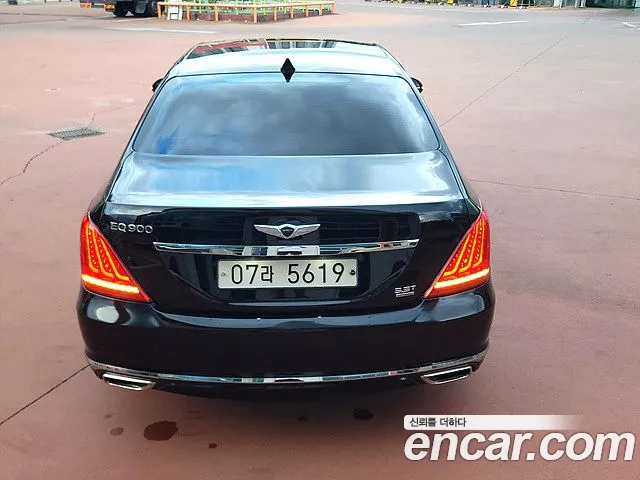 Genesis G90 2016 thumb 12