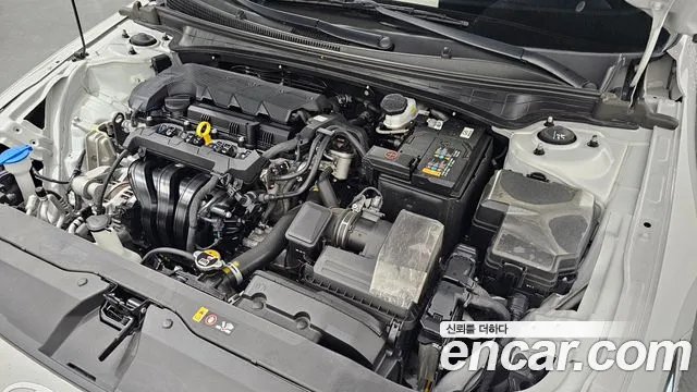 Hyundai Elantra 2024 thumb 2