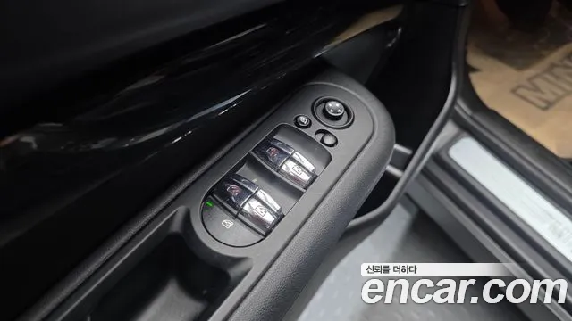 Mini Cooper Clubman 2021 thumb 6
