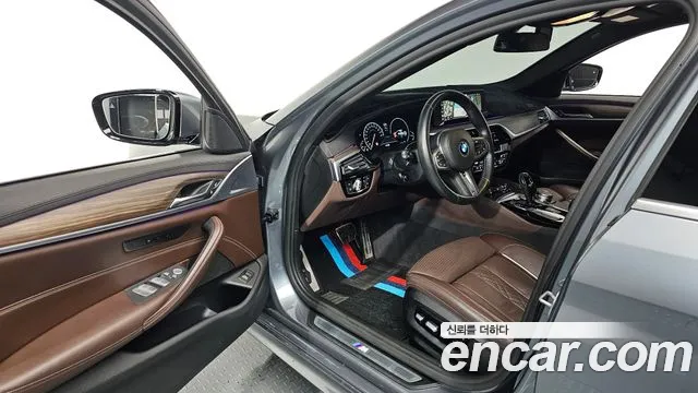 BMW 5 серии 2019 thumb 11