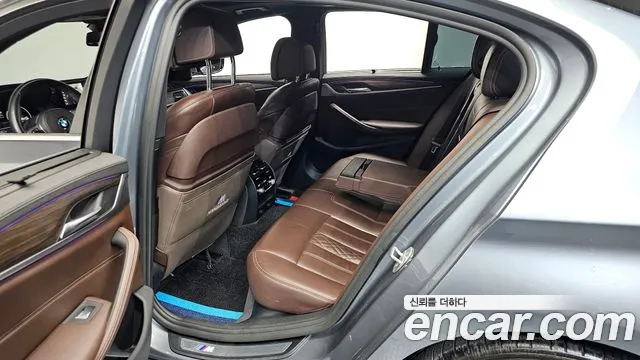 BMW 5 серии 2019 thumb 12